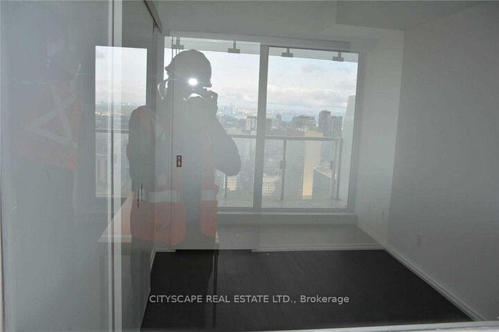 Property Photo: 197 Yonge Street 4810 ON M5B 1M4