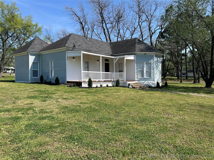 Property Photo:  406 Creek Avenue  OK 74434 