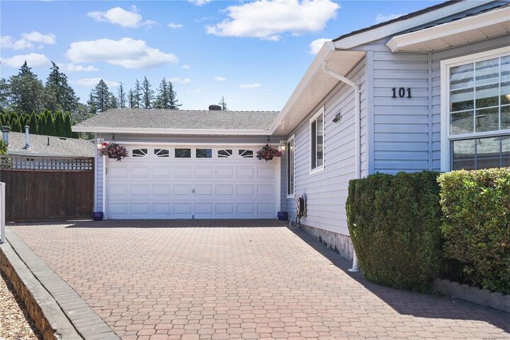 Property Photo: 101 Raven Crt BC V9A 7M2