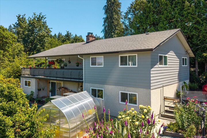 11041 Chemainus Rd — photo 1