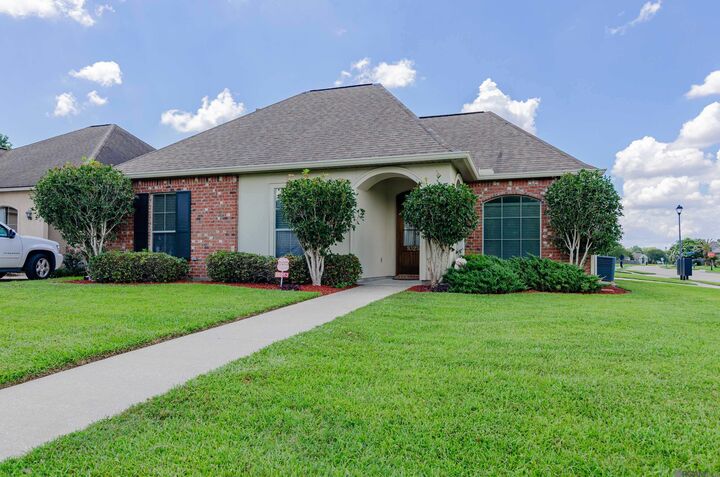 Property Photo:  10253 Springridge Ave  LA 70810 