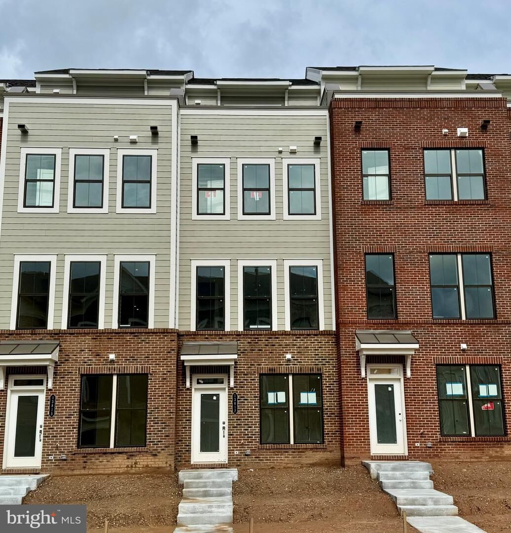 Property Photo: 13817 Chrisswind Avenue VA 22191