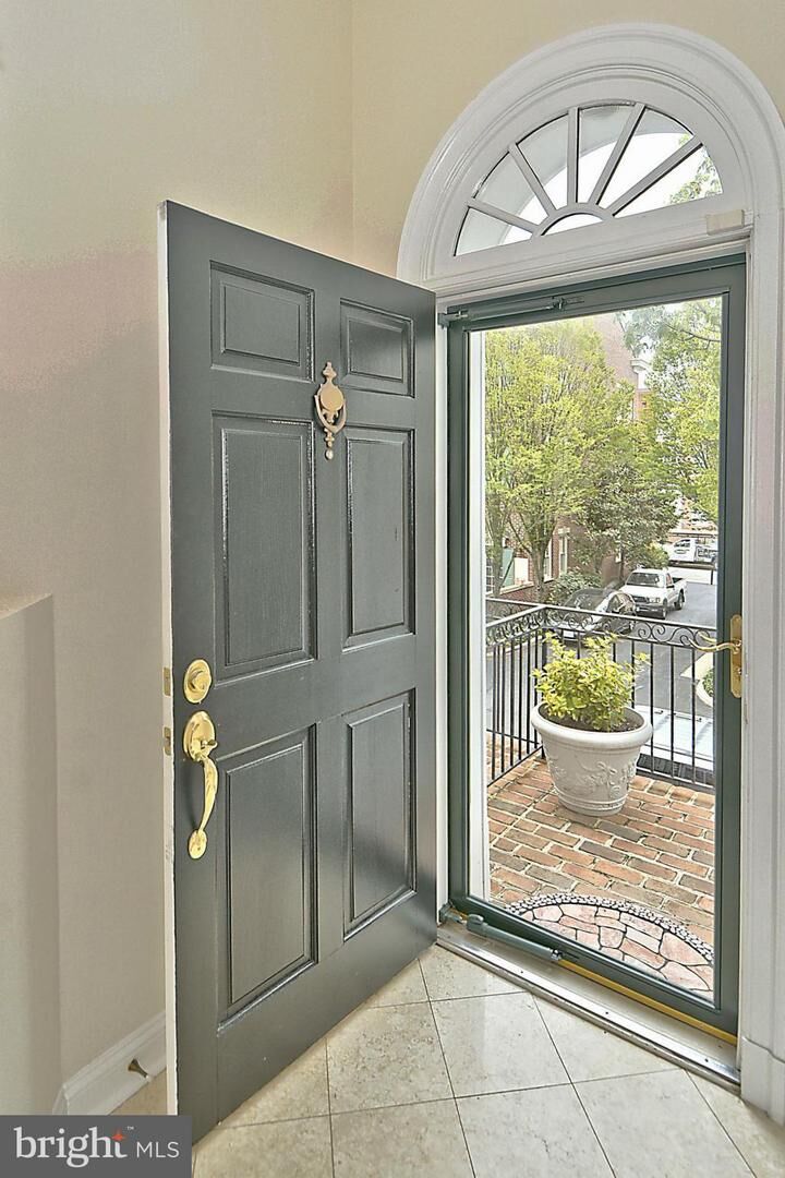 Property Photo:  720 Battery Place  VA 22314 