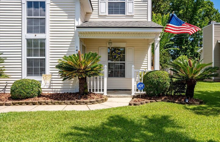 Property Photo:  141 Hearthstone Circle  SC 29445 