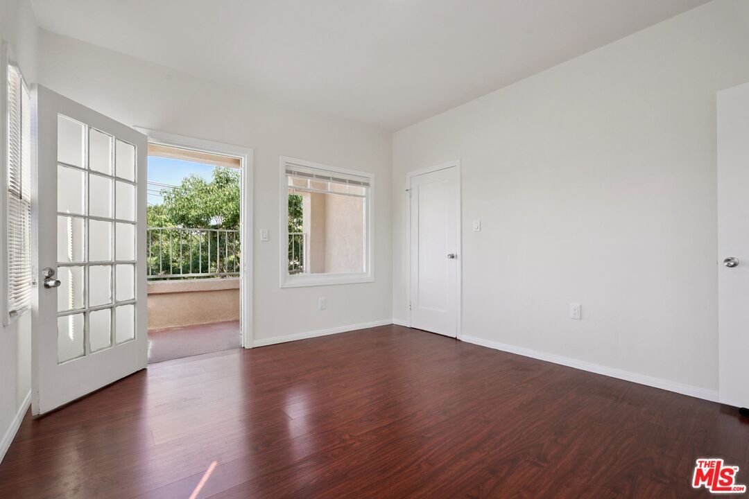 Property Photo:  1464 3/4 W 35th Pl  CA 90018 