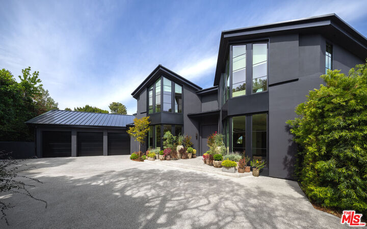 Property Photo:  1122 La Altura Rd  CA 90210 