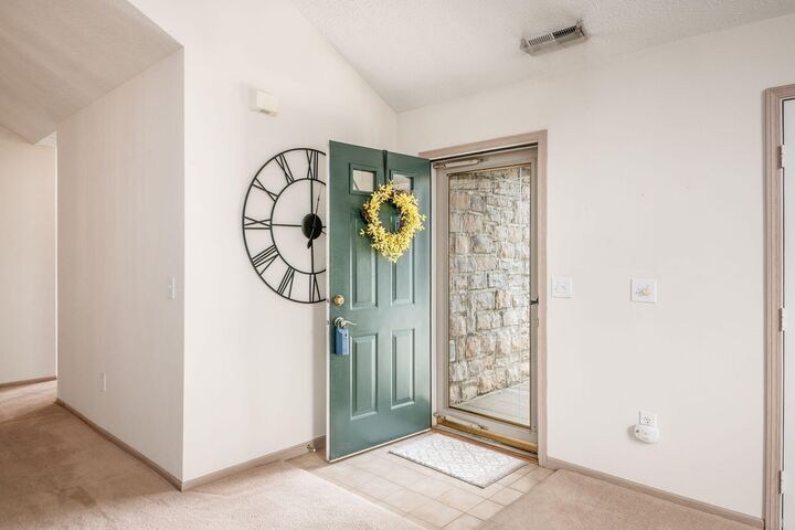 Property Photo: 5606 Meadowood Lane OH 43082