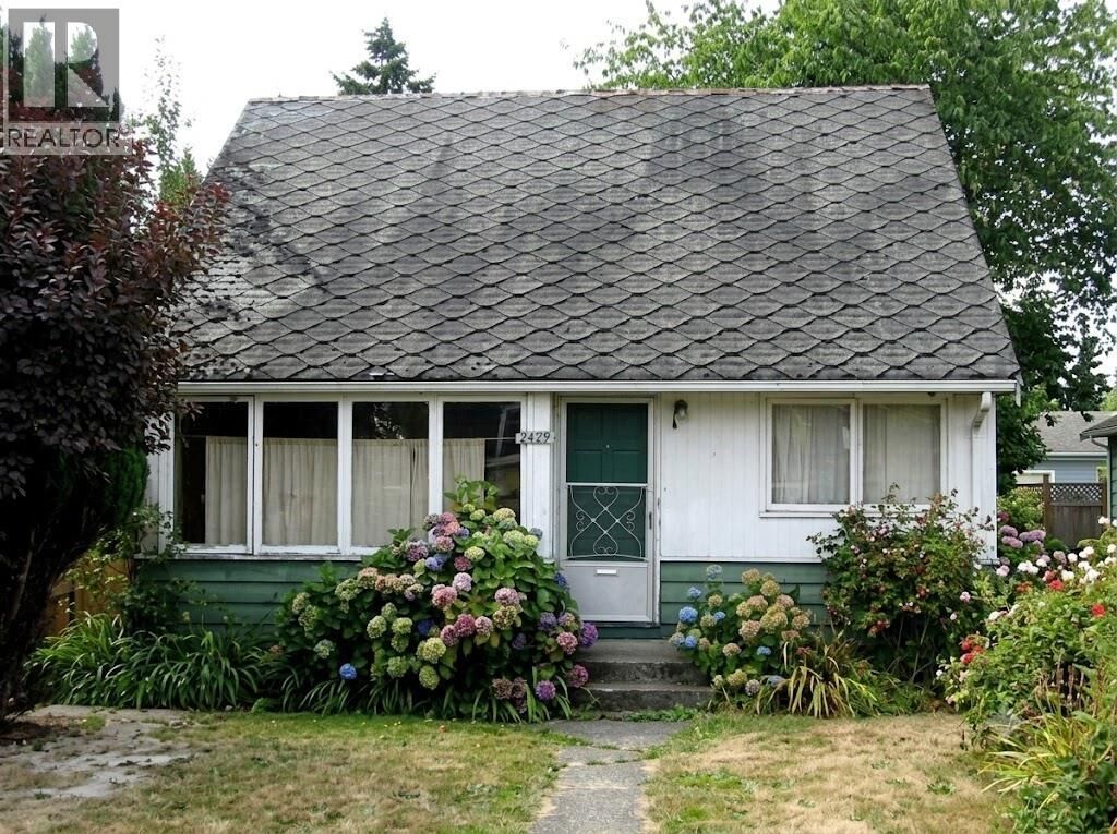 Property Photo:  2420 Scarboro Avenue  BC V5P 2L4 