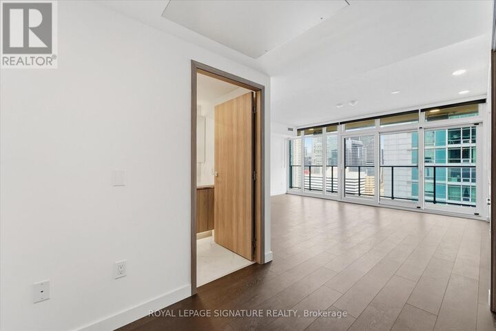 Property Photo:  1 Concord Cityplace Way 3003  ON M5V 0T5 