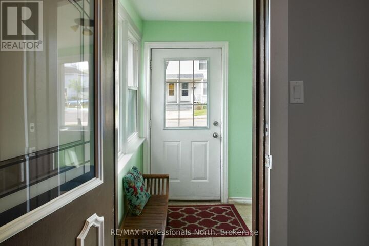 Property Photo:  143 Barnesdale Avenue North  ON L8L 6T1 