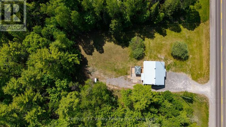 Property Photo:  33898 41 Highway  ON K0J 1T0 