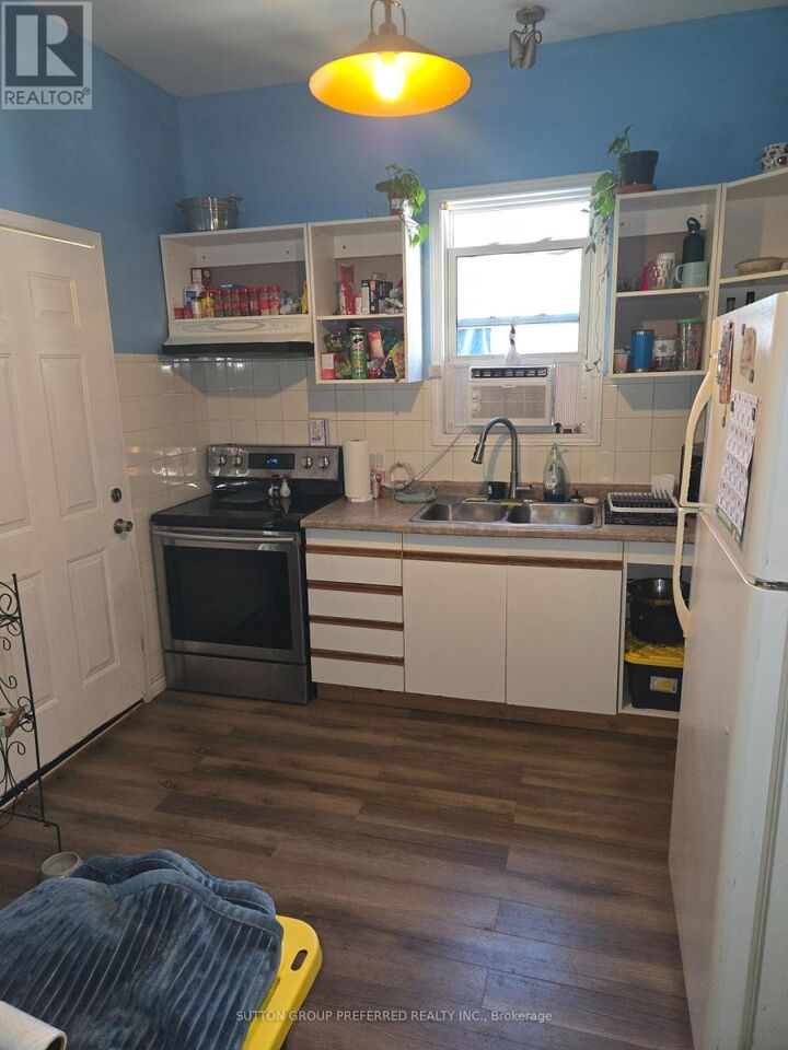 Property Photo:  1001 Oxford Street East  ON N5Y 3K6 