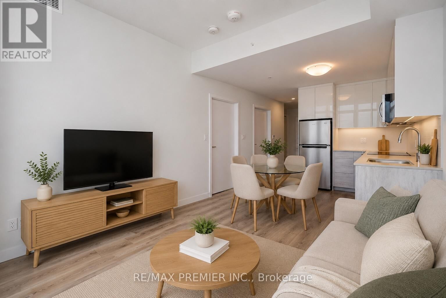 Property Photo:  60 Frederick Street 603  ON N2H 0C7 