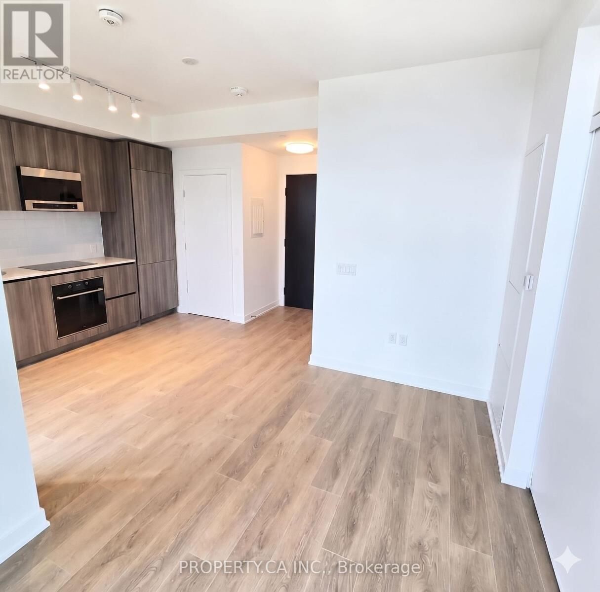 Property Photo:  117 Broadway Avenue Ph10  ON M4P 1V3 