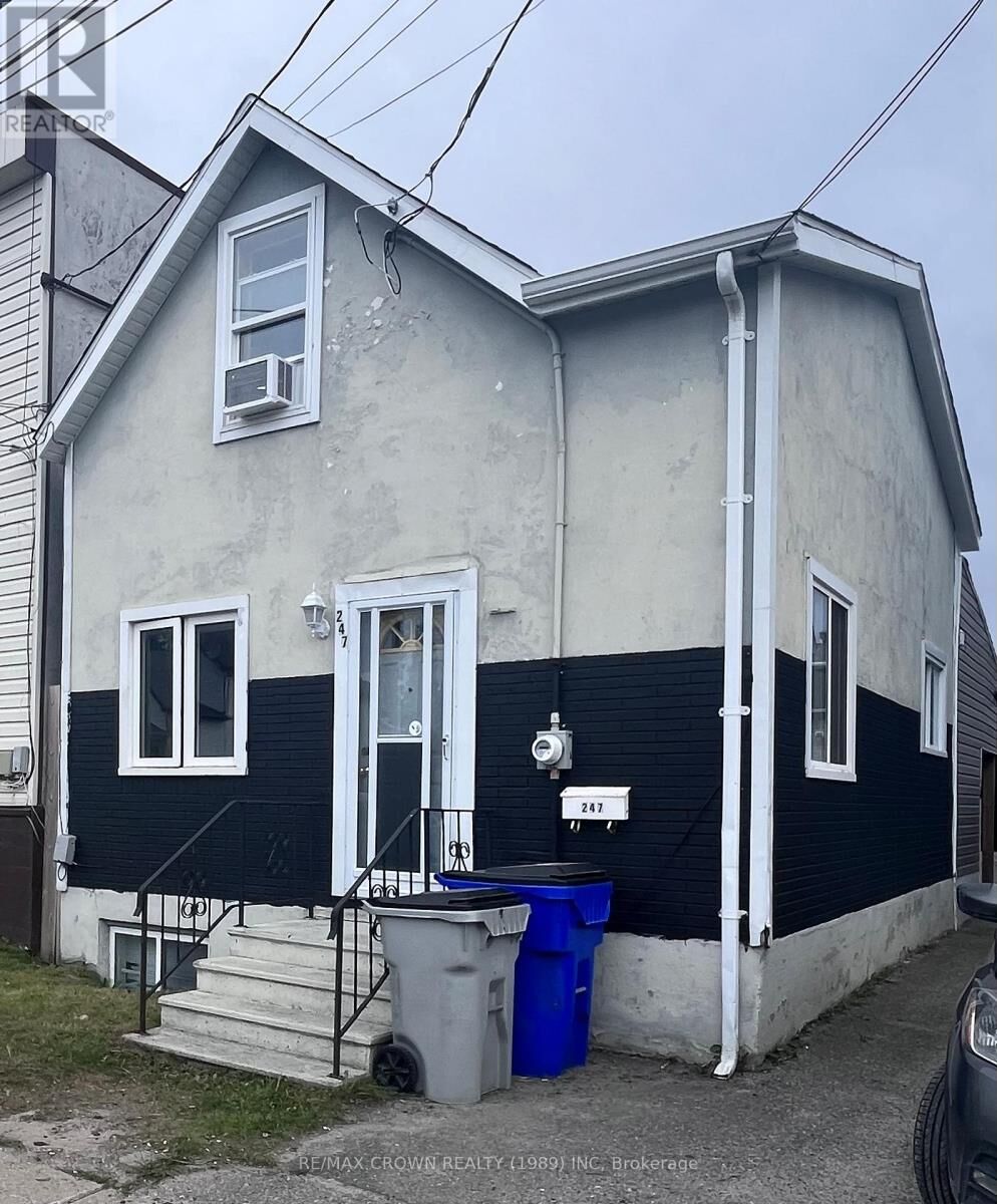 Property Photo:  247 Kirby Avenue  ON P4N 1K3 