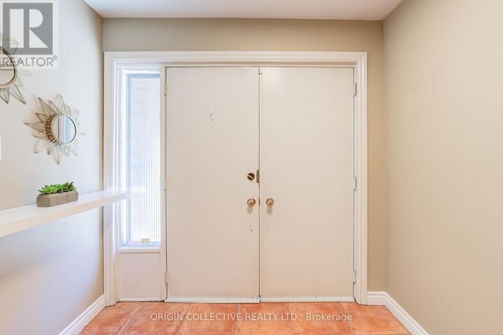 Property Photo:  6 Oaken Gateway  ON M2P 2A1 