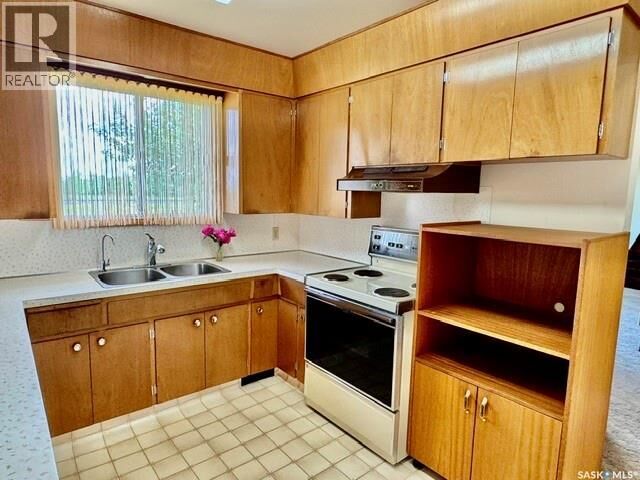 Property Photo:  215 1st Avenue  SK S0K 2B0 