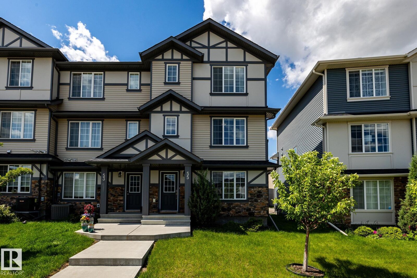 Property Photo:  20 Augustine Crescent 55  AB T8H 0Z8 