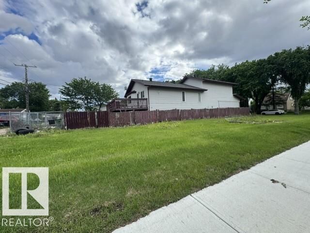 11447 90 Street NW — photo 1
