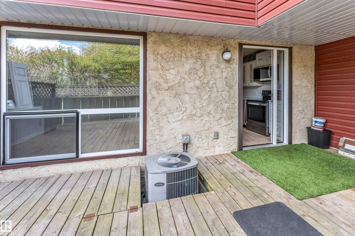 Photo de la propriété:  645 Millbourne Road NW  AB T6K 3N3 
