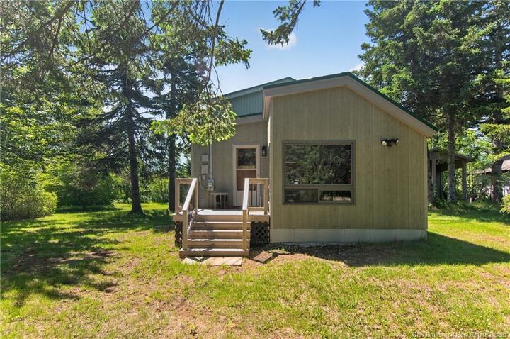 90 Aquila Crescent — photo 1