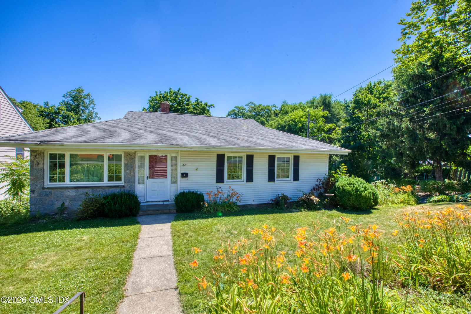 Property Photo:  1 Pilgrim Drive  CT 06831 