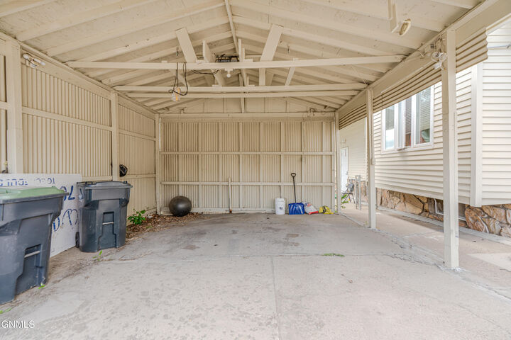 Property Photo:  505 Collins Avenue  ND 58554 
