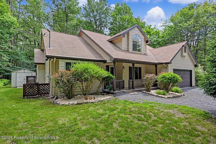 Property Photo: 6 Blue Jay Lane PA 18424