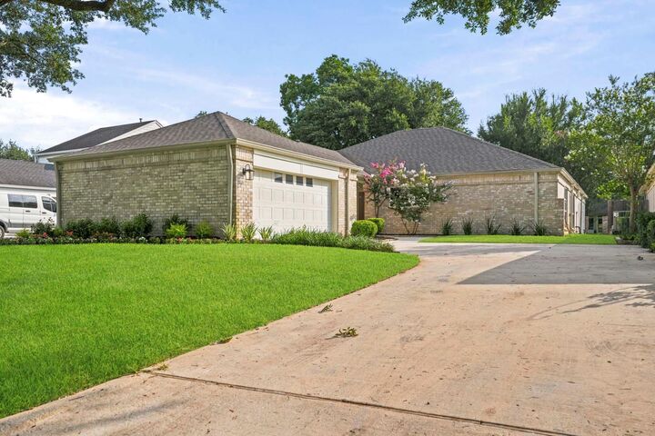 Property Photo: 12 Wellington Lane TX 77478