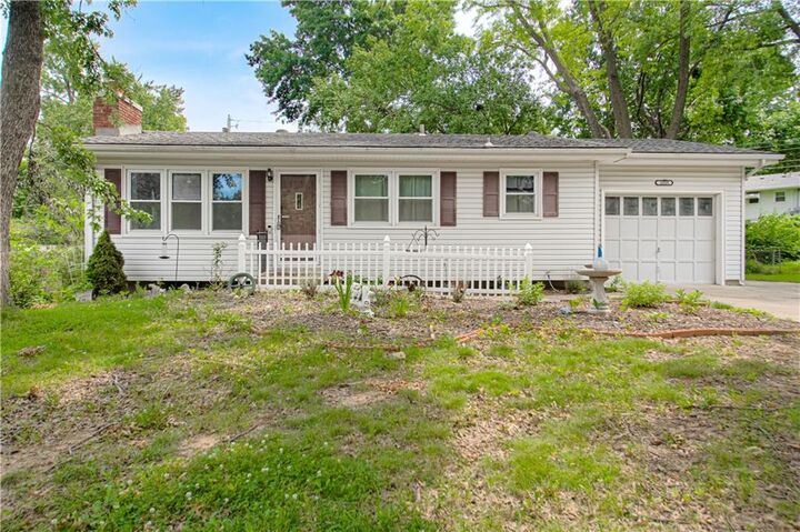 Property Photo:  1229 Westboro Circle  MO 64068 