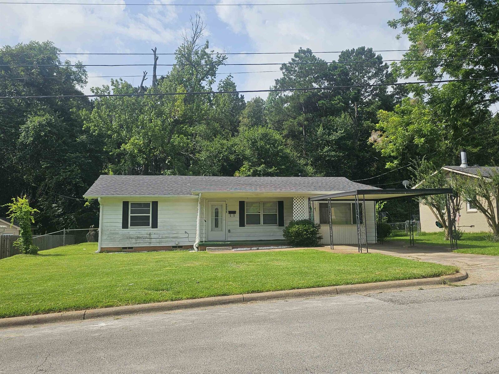 Property Photo: 1211 Webb TX 75654