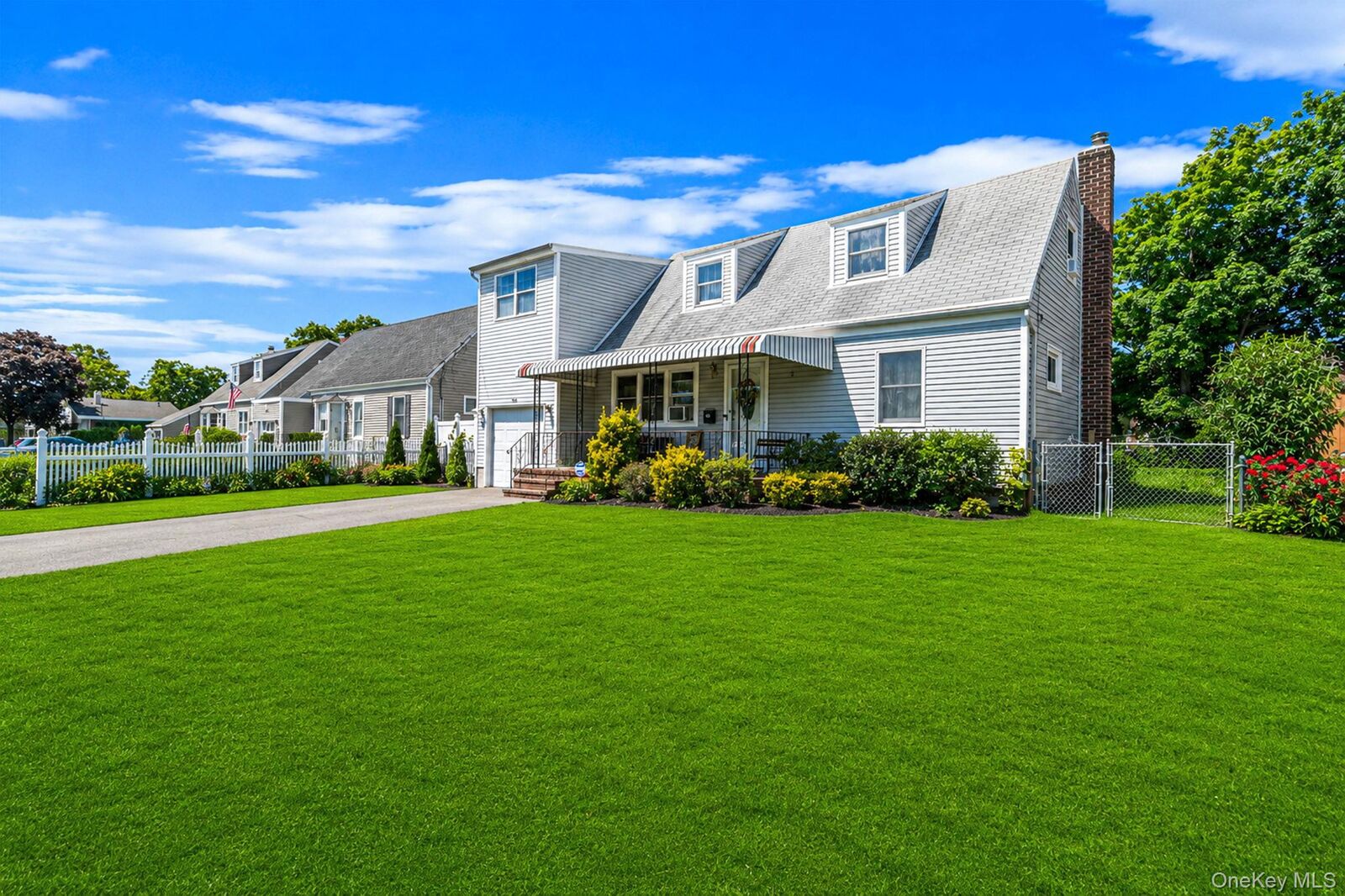 Property Photo:  168 W 21st Street  NY 11729 