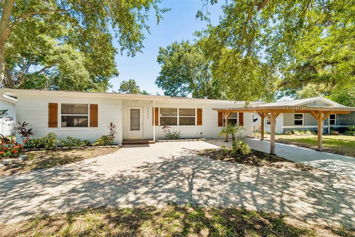 Property Photo:  1555 Magnolia Drive  FL 33756 