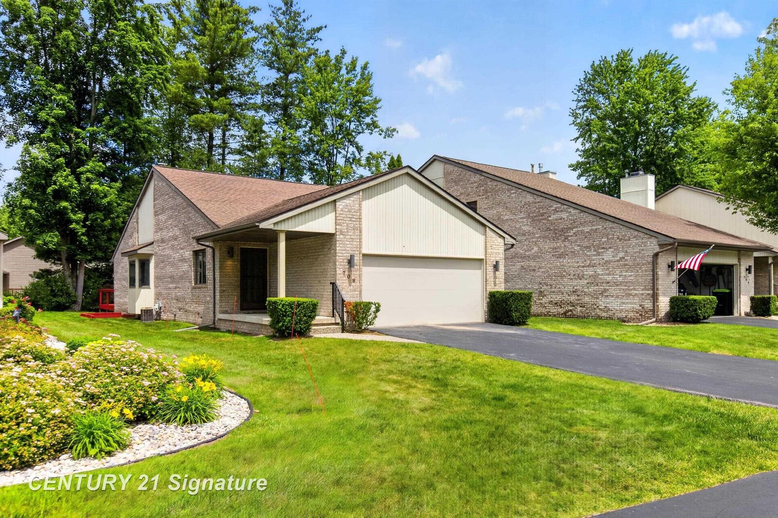 Property Photo:  708 Shorefront Circle  MI 48640 