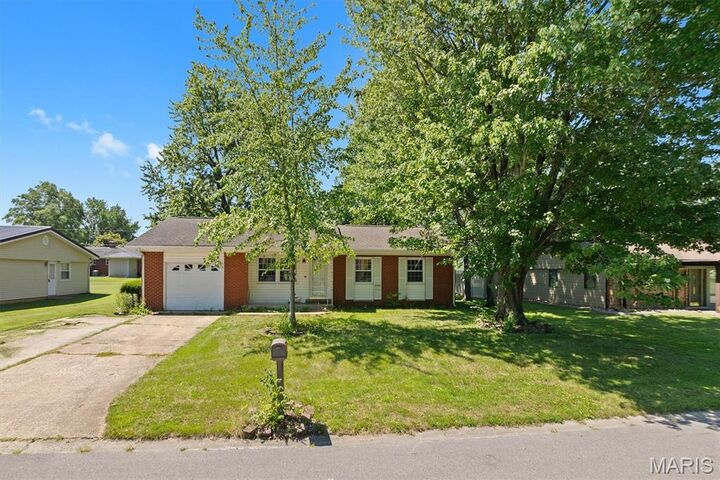 Property Photo: 630 Cypress Lane IL 62286