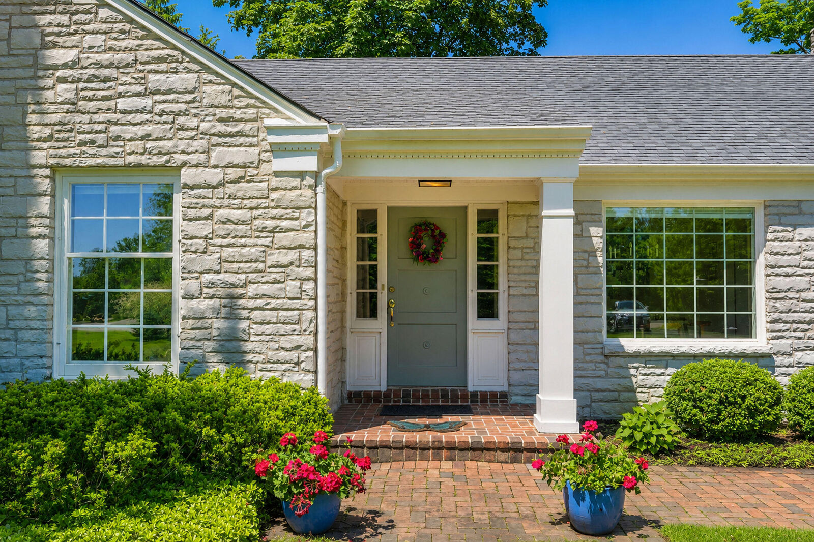 Property Photo:  9321 N Tennyson Dr  WI 53217 