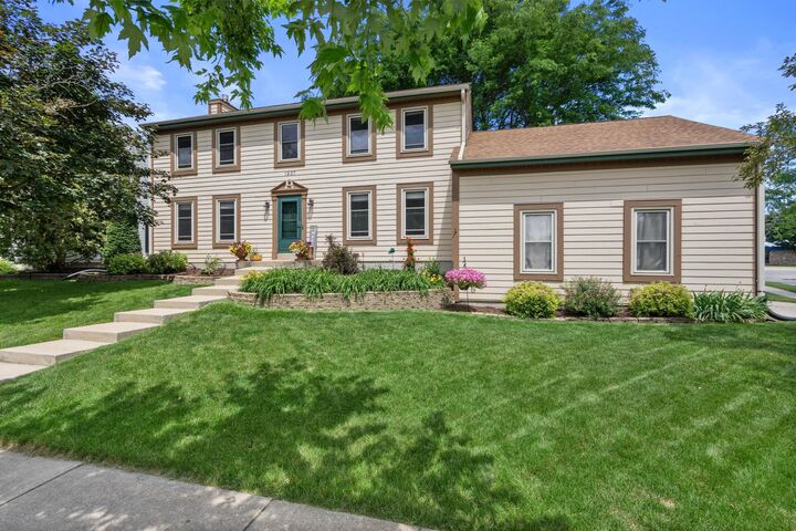 Property Photo:  1237 Cavalier Dr  WI 53186 