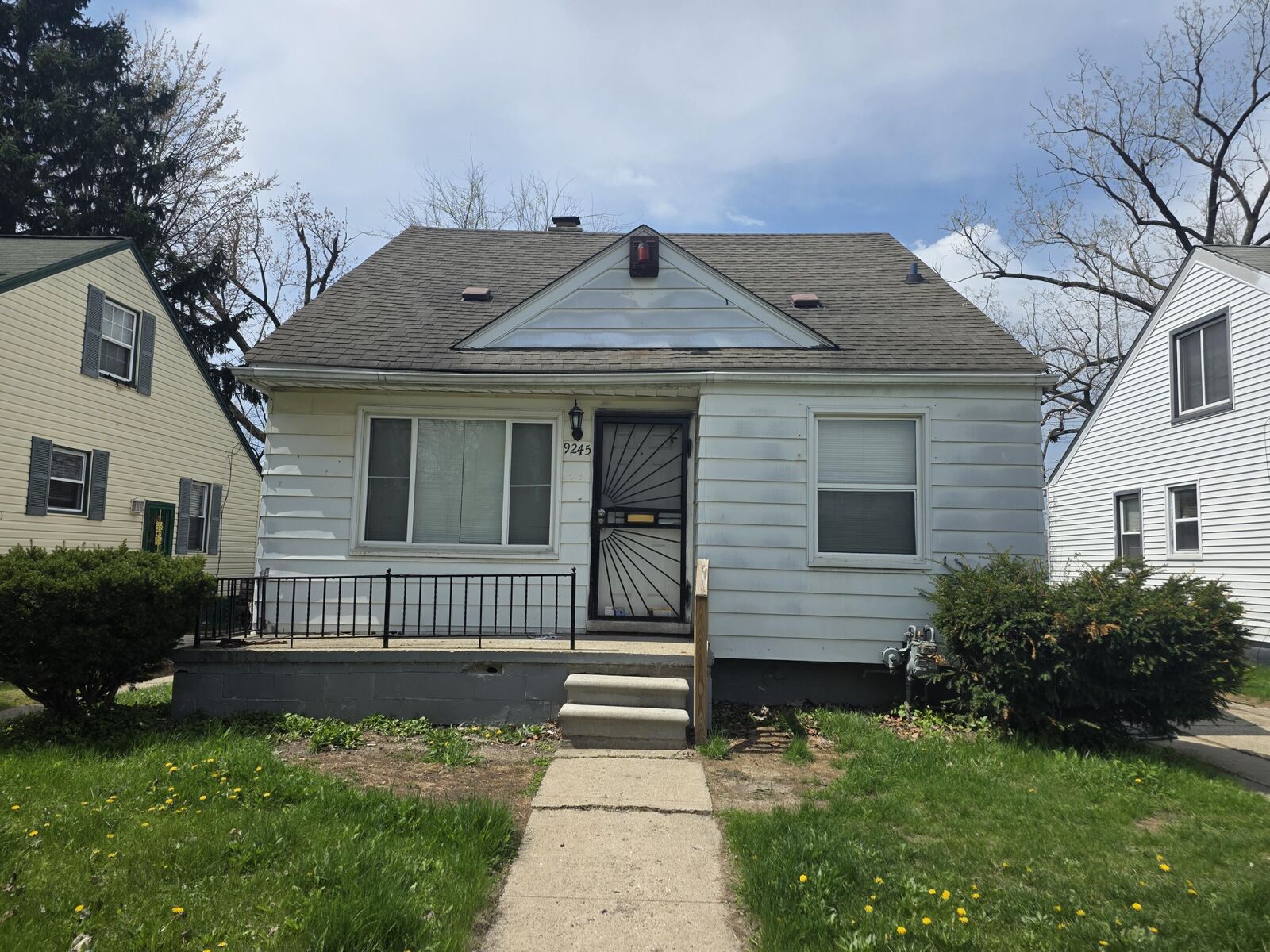 Property Photo:  9245 Archdale Street  MI 48228 