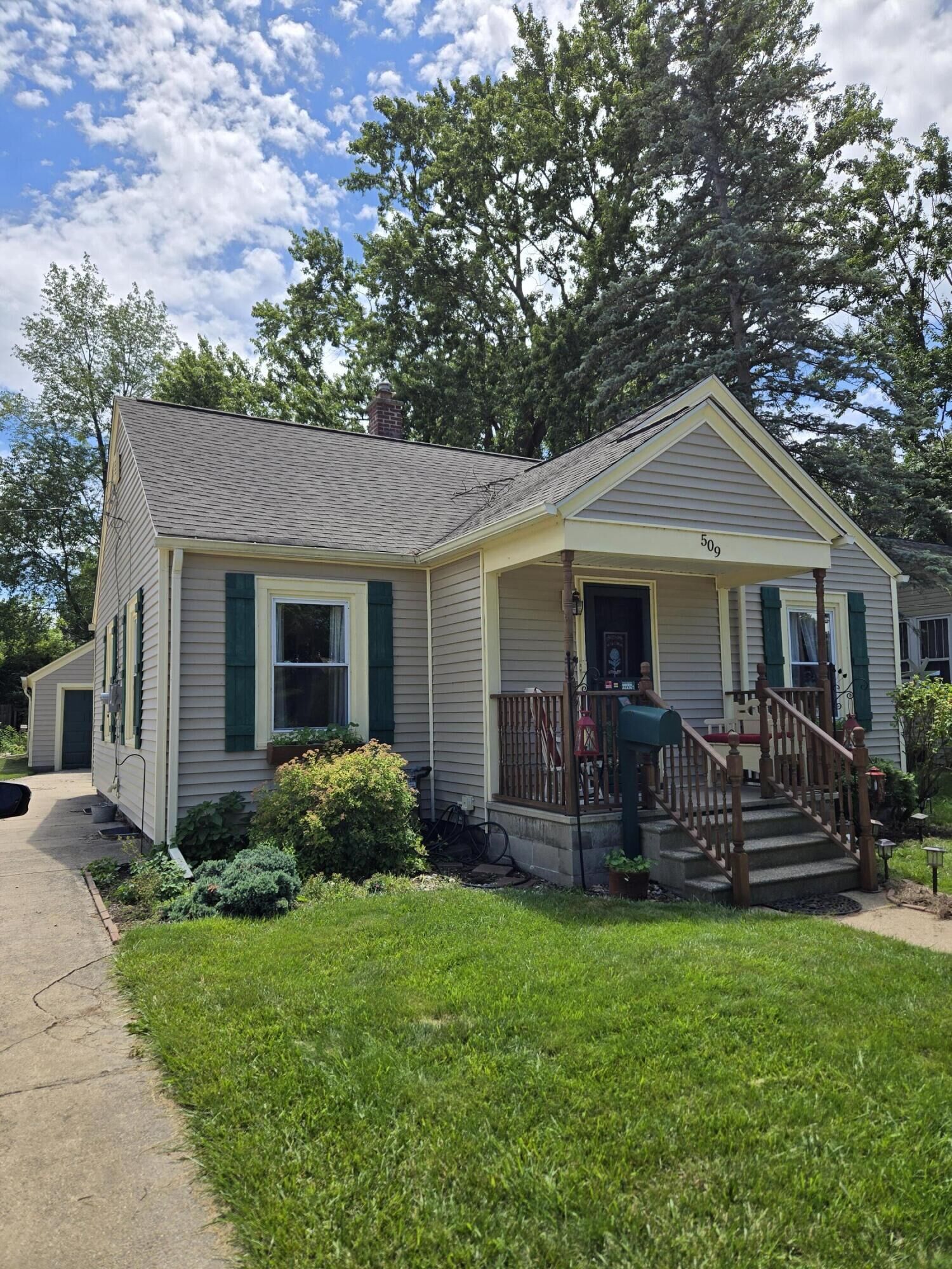 Property Photo: 509 W Allegan Street MI 49078