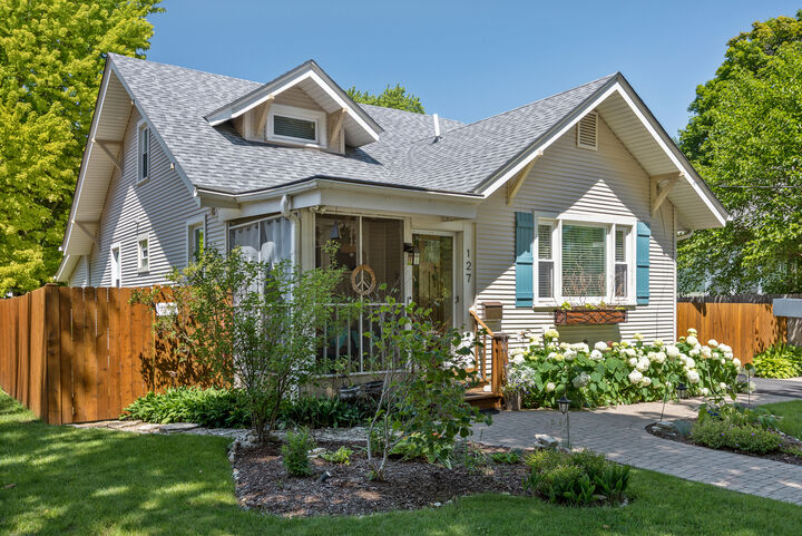 Property Photo:  127 N Mallory Avenue  IL 60510 