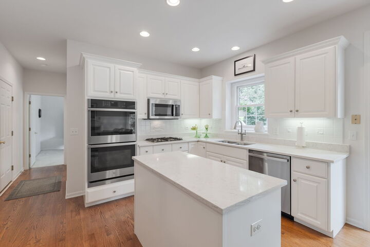 Property Photo:  1231 Keim Court  IL 60134 
