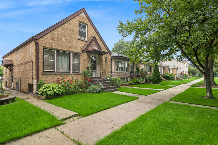 Property Photo: 3824 N Pittsburgh Avenue IL 60634
