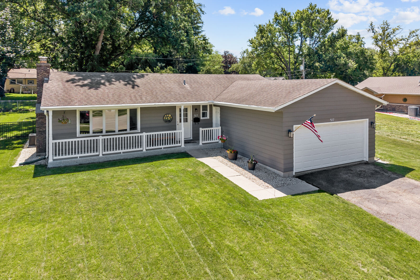 Property Photo:  517 S Hubbard Street  IL 60102 