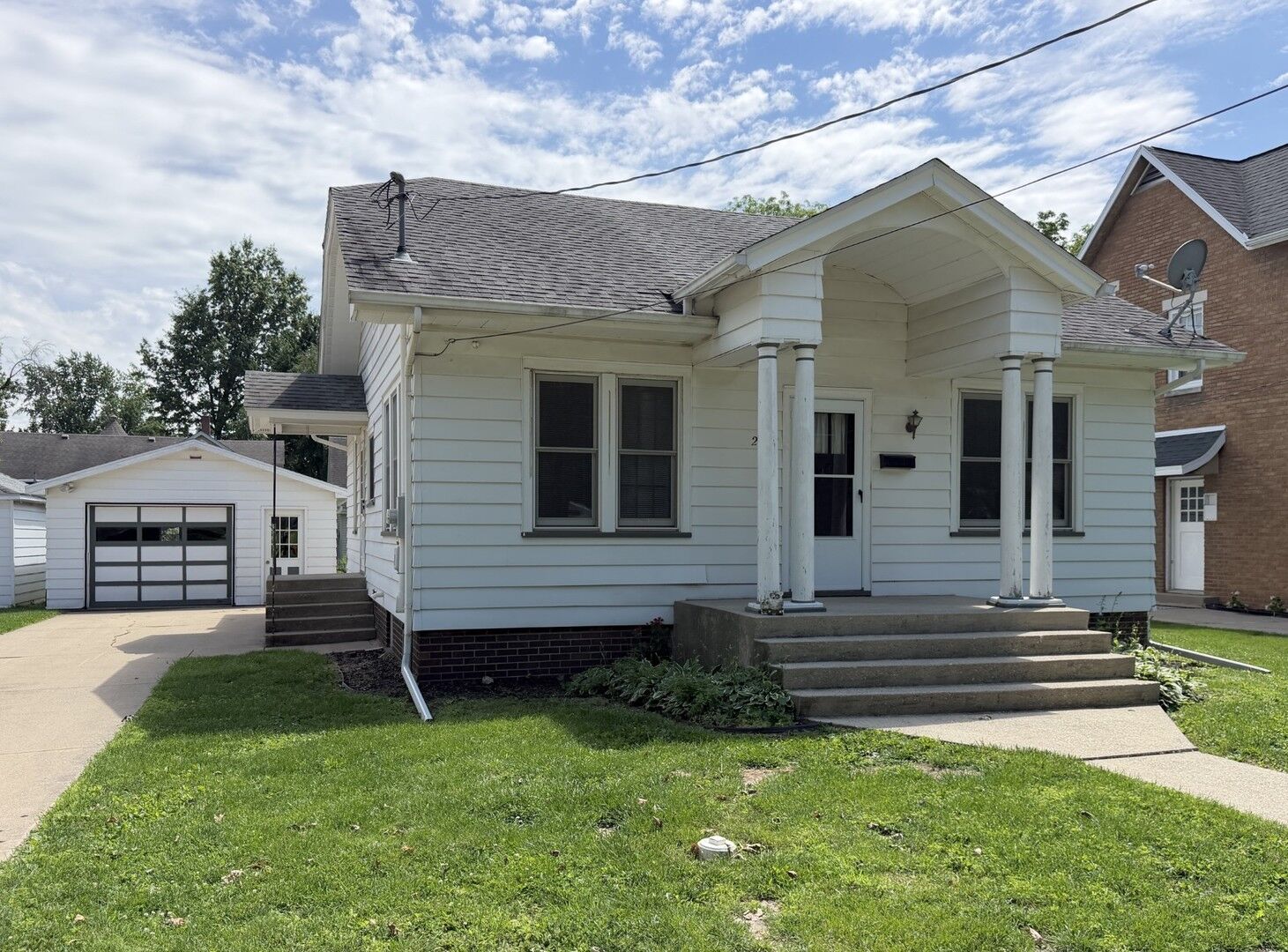 Property Photo: 2822 6th Street IL 61354