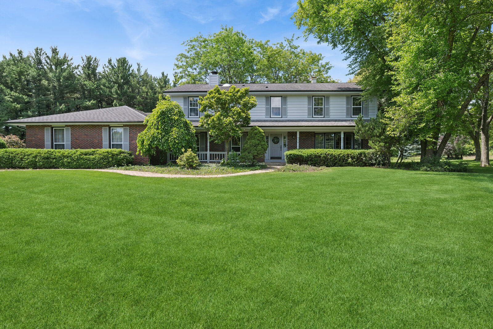 Property Photo:  205 Whitaker Court  IL 60098 