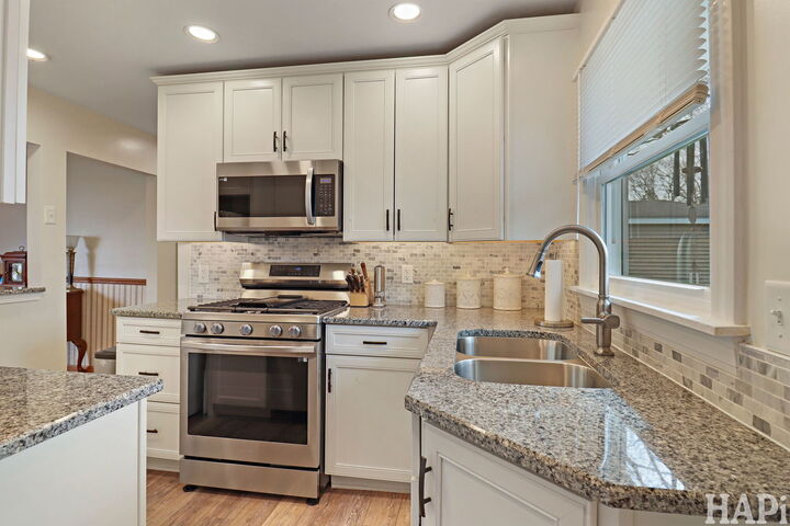 Property Photo: 804 Elm Street IL 60151