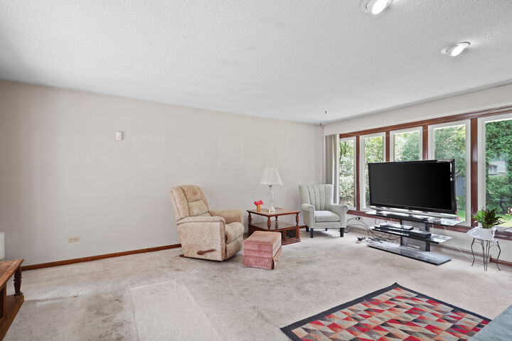 Property Photo: 3029 W Vermont Avenue IL 60087