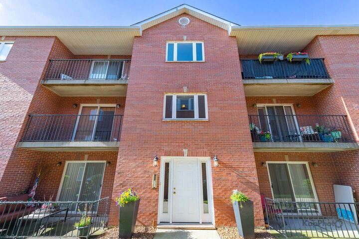 Property Photo:  3001 N Oriole Avenue 301  IL 60707 