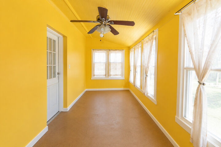 Property Photo: 2849 N Luna Avenue IL 60641
