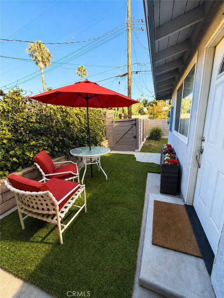 Property Photo:  20737 Tiara Street  CA 91367 